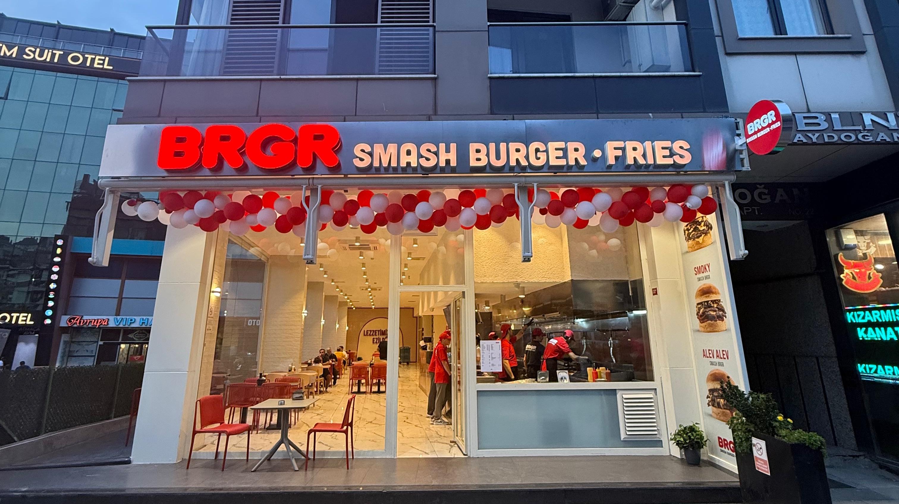 BRGR SMASH BURGER FİRES - Izgaracı (Maaş + Yol + Yemek)