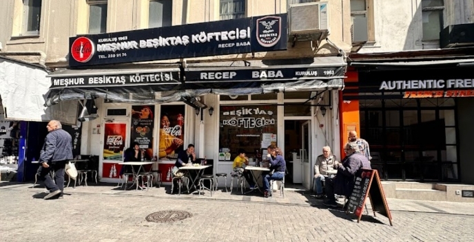 Meşhur Beşiktaş Köftecisi - Garson