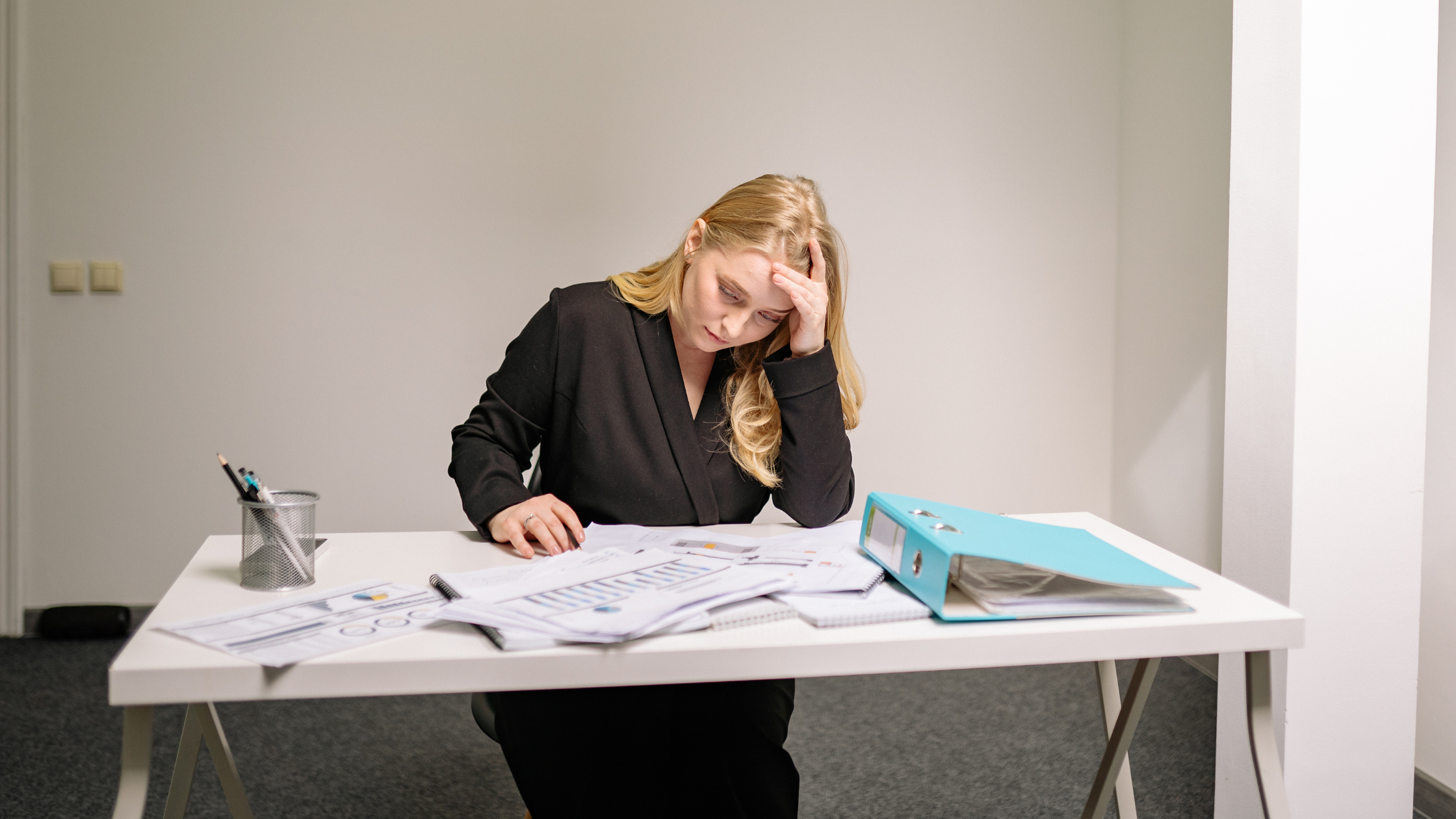 Sessizce Katlanmak mı, Hakkını Aramak mı? Çalışanın En Zor İkilemi